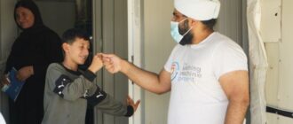 اللاجئون العراقيون يحصلون على غسالات يدوية تعمل بالطاقة اليدوية