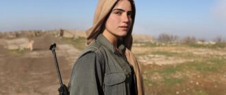مقاتلة PKK Peshmerga الأنثى